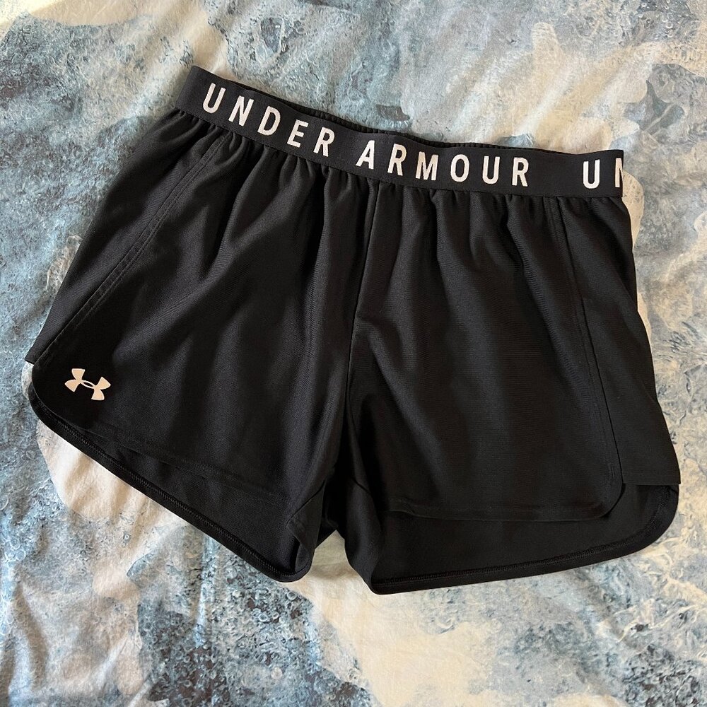 Ladies Under Armour Size Large Athletic Shorts, black